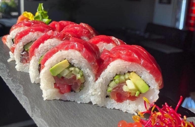 sushi z awokado