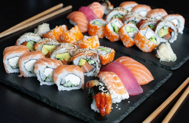 sushi na podstawkach
